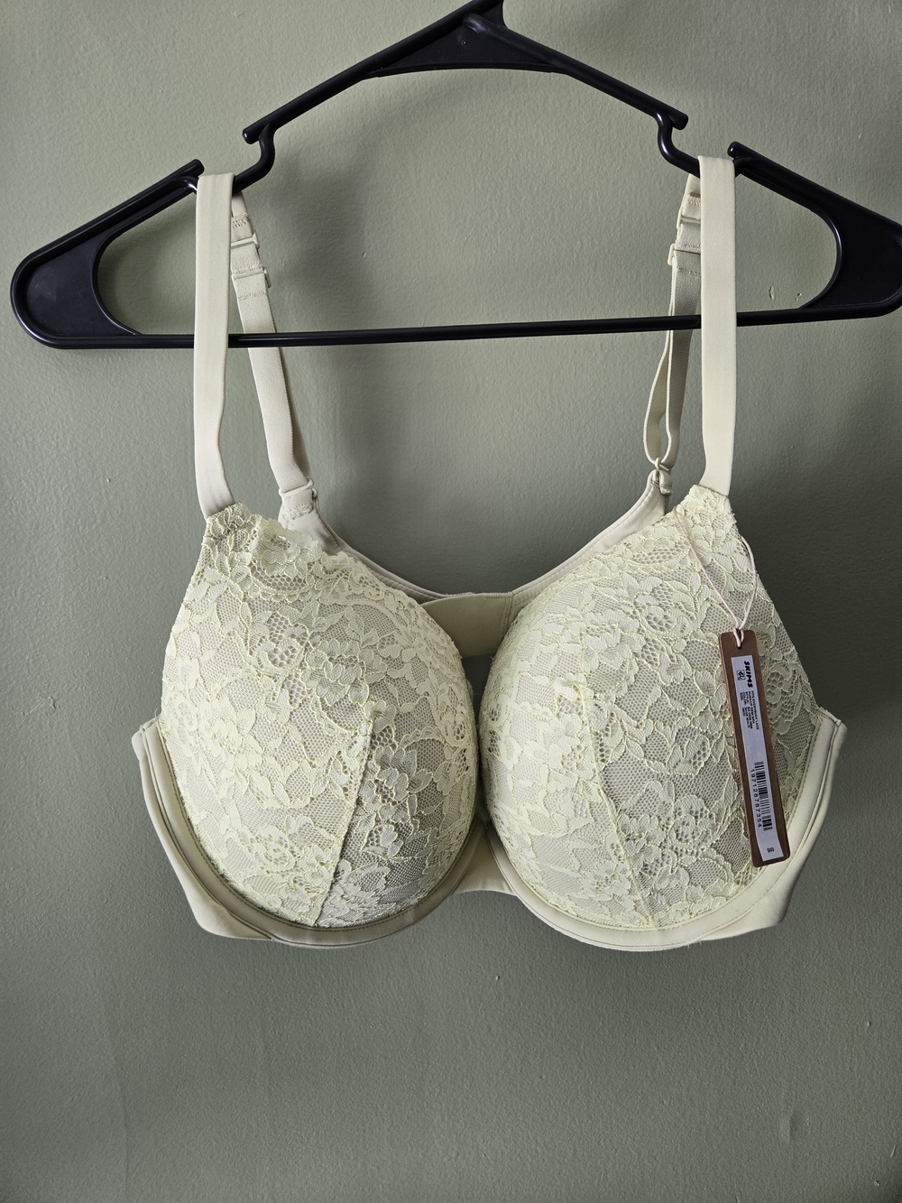 SKIMS Lace Underwire Bra in Pale Cream